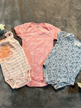 3 girl clothes bundle Gerber